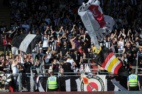 03.04.2011, Stadion der Stadt Linz, Linz, AUT, 1. FBL, LASK Linz vs FC Red Bull Salzburg, im Bild die Fans des Lask (LASK Linz, #), EXPA Pictures © 2011, PhotoCredit: EXPA/ R.Eisenbauer